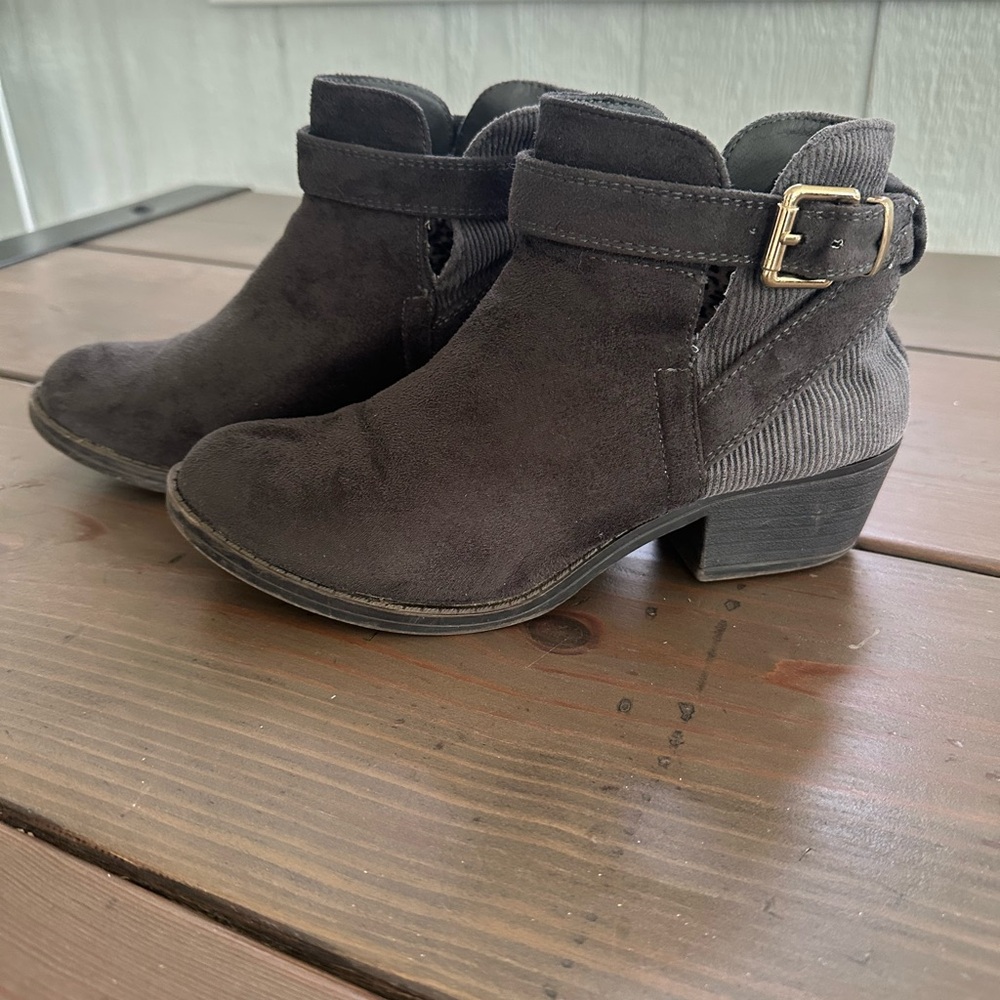 Women's Gray G.C. Shoes Ankle Boots Bryce size 7